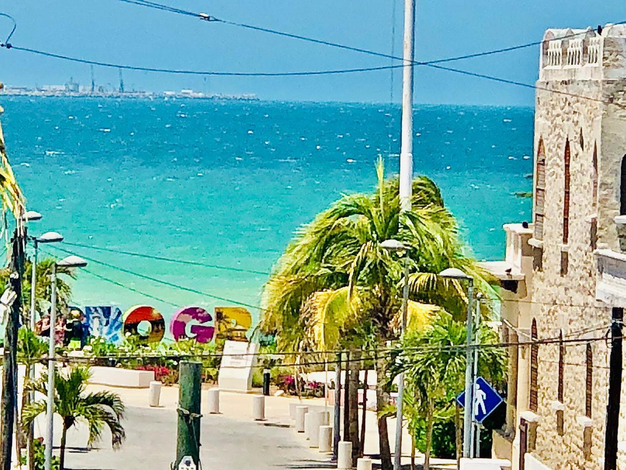 Malecon Beach House In Progreso 1 Block From Beach Esterno foto