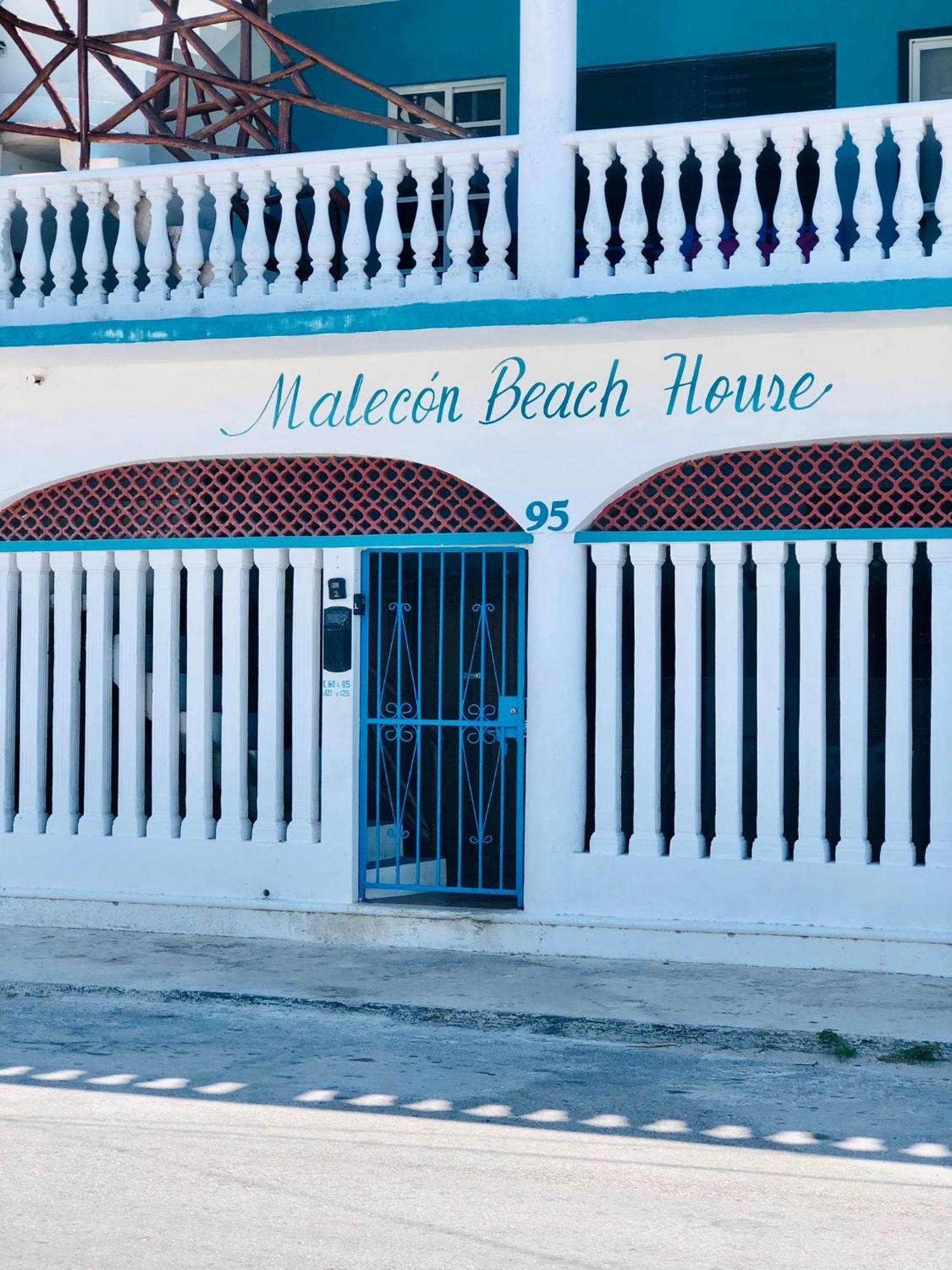 Malecon Beach House In Progreso 1 Block From Beach Esterno foto